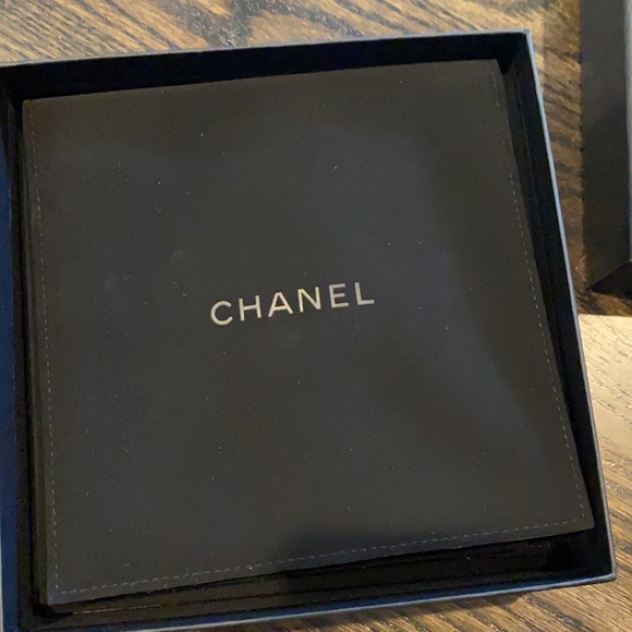 NWT Chanel Silver CC Necklace - Picture 2 of 5